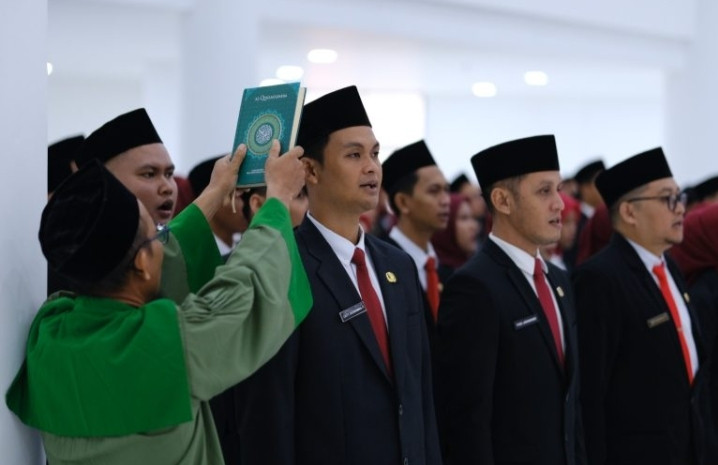 Pemkab Kapuas Hulu Serahkan SK 164 PNS dan Lantik 128 Pejabat Fungsional