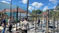 Rumah Betang di Melawi Hangus Terbakar, Polisi Cek TKP