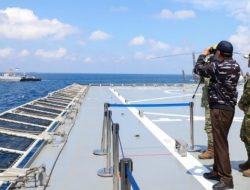 Menhan Sjafrie Tinjau Latihan Gabungan TNI di Perairan Karimunjawa