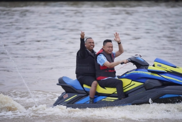 Keren !! Wako Edi Jajal Jetski di Sungai Kapuas, Dorong Potensi Wisata Air