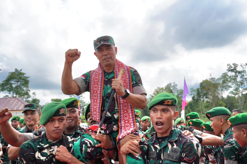 Kunjungan Kerja ke Wilayah Sanggau, Pangdam XII/Tpr Tekankan Pembinaan Satuan yang Humanis dan Bijak