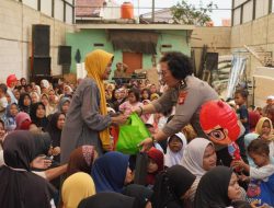 Kapolres Metro Bekasi Turun Langsung ke Warga, Tebar 400 Paket Sembako dan Perkuat Sabuk Kamtibmas