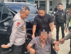 Kapolres Melawi Bantu Evakuasi Korban Laka Tunggal