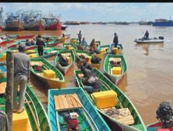 DKP Prov Kalbar Serahkan Bantuan Sarana dan Prasarana Perikanan Tangkap Bagi Nelayan Tiga Kabupaten