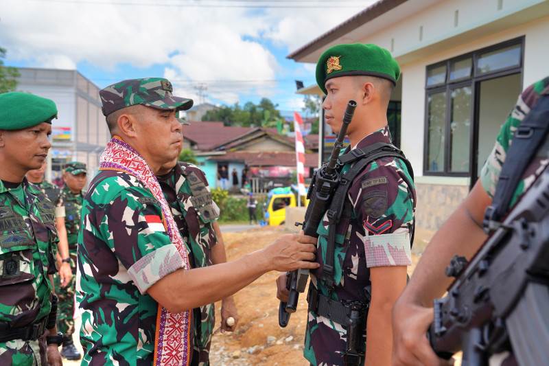 Pangdam XII/Tpr: Yonif TP 833/BD adalah Satuan Tempur Tangguh dengan Keunggulan Teritorial