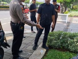 Sigap dan Humanis, Patroli Ditpamobvit Polda Metro Jaya Selamatkan Korban Kecelakaan di Gatot Subroto