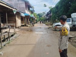 Personel Polsek Menukung Laksanakan Monitoring Debit Air Sungai Melawi, Kondisi Terpantau Normal