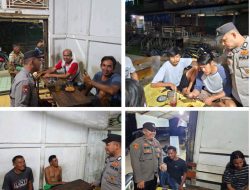 Personel Polsek Menukung Sapa Warga