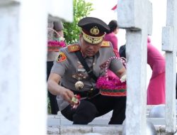 Sambut Hari Bhayangkara ke-80, Polda Kalbar Gelar Ziarah dan Tabur Bunga di TMP Dharma Patria Jaya