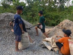 Pembangunan RTLH Program TMMD Reguler Ke-129 Kodim 1208/Sambas Dibantu Anak-anak Desa Tempapan Hulu