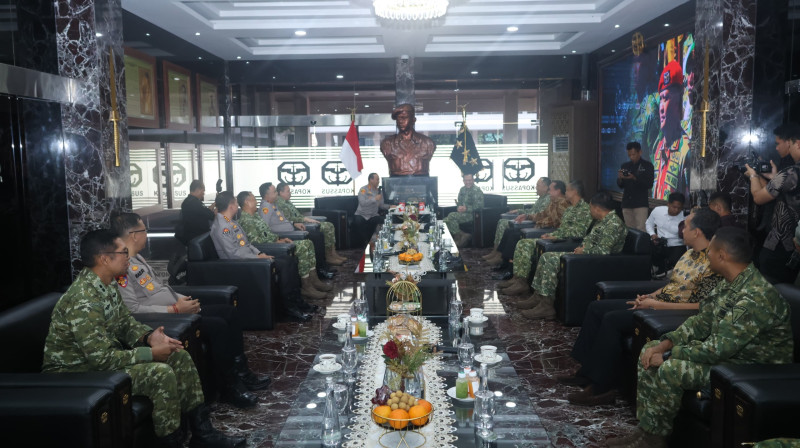 Kapolda Metro Jaya dan Pangdam Jaya Sambangi Mako Kopassus Cijantung, Pererat Sinergi Bersama Pangkopassus
