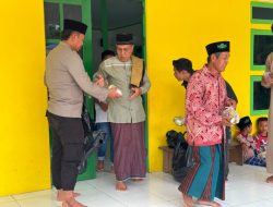 Personel Polsek Marau Gelar Jum’at Berkah Bagikan Nasi Bungkus kepada Jamaah Usai Sholat Jumat Berjamaah