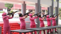 Aksi Ibu Bhayangkari Polres Kapuas Hulu Tampil Memukau, Peragaan Bongkar Pasang Senjata Tuai Apresiasi