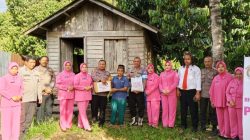 Bhayangkari Polres Kapuas Hulu Ranting Bunut Hulu Salurkan Bansos untuk Warga, Wujud Nyata Kepedulian di HKGB ke-74