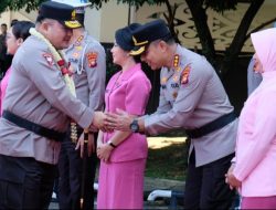 Pergantian Kepemimpinan, Polda Kalbar Gelar Tradisi Penyambutan Untuk Irjen Pol. Alberd Teddy Benhard Sianipar