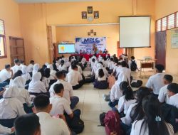 Polsek Nanga Pinoh Berikan Pembekalan MPLS kepada 252 Siswa Baru SMAN 2 Nanga Pinoh