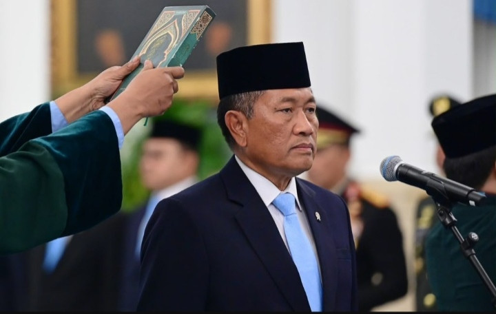Wamenhan RI Dilantik sebagai Gubernur Universitas Republik Indonesia