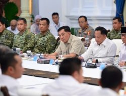Menhan RI Hadiri Rapat Terbatas Bahas Percepatan Penguatan Koperasi Desa Merah Putih