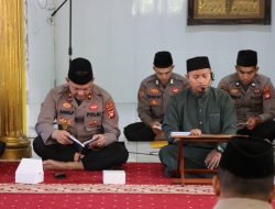 Polres Melawi Gelar Binrohtal, Perkuat Keimanan Personel dan Berbagi Santunan kepada Santri