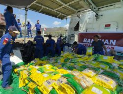 Polri Distribusikan Bantuan Logistik Kapolri untuk Korban Gempa  Flores