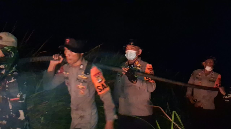 Kapolda Lampung: Karhutla di TN Way Kambas Berhasil Dipadamkan, Personel Gabungan Lakukan Pembasahan