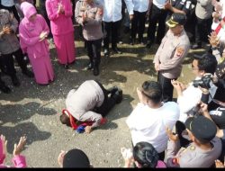 Sujud Syukur Wadir Polairud Polda Kalbar AKBP Harris Simbolon Tinggalkan Polres Melawi