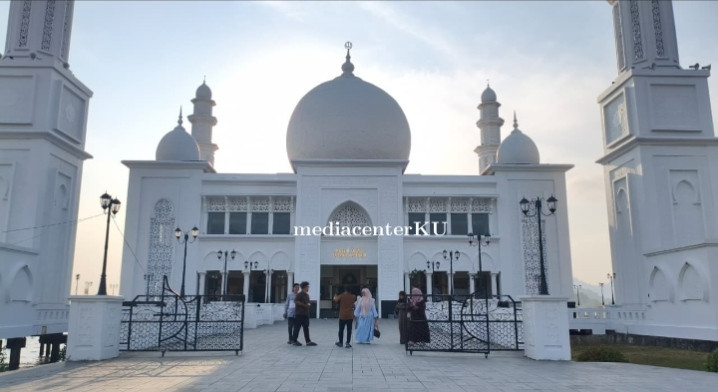 Bertanding di Masjid Terapung Oesman Al-Khair, Kafilah MTQ Sekaligus Nikmati Ikon Wisata Religi Kayong Utara