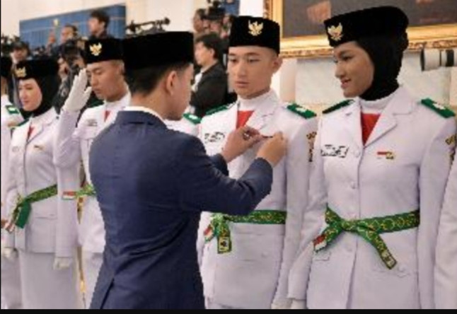 Resmi Dikukuhkan, 76 Anggota Paskibraka Siap Bertugas pada Upacara HUT ke-81 Kemerdekaan RI
