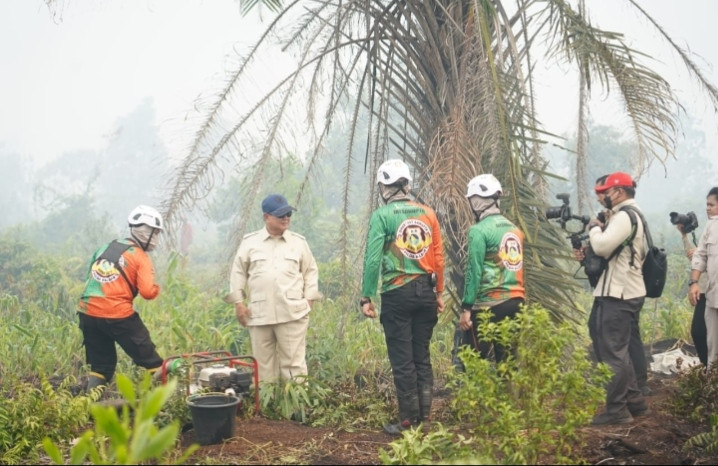 Presiden Prabowo Tinjau Penanganan Karhutla di Kalbar, Pangdam XII/Tpr Bersama Forkopimda Pastikan Sinergi di Lapangan