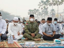 Pangdam XII/Tpr Bersama Ribuan Warga Pontianak Laksanakan Shalat Istisqa Memanjatkan Doa Diturunkan Hujan