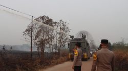 Kapolres Ketapang Pimpin Langsung Pemadaman Karhutla, Water Cannon Dikerahkan Atasi Kendala Sumber Air