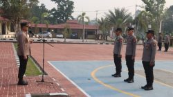 Kapolres Melawi Berikan Piagam Penghargaan Kepada 3 Personel Berprestasi