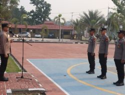 Kapolres Melawi Berikan Piagam Penghargaan Kepada 3 Personel Berprestasi