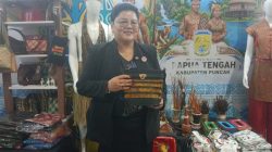 Dari Akar Kayu hingga Kanvas, Noken Puncak Naik Kelas dan Menjangkau Pasar Mancanegara
