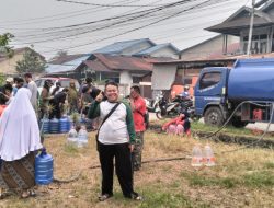 Ustad Suhaimi Sedekah Air Bersih 16000 Liter Untuk Warga RW 02 Kelurahan Banjar Serasan Pontianak Timur