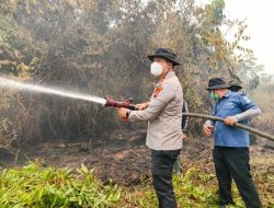 Karhutla di Lintang Batang Nyaris Capai SPBU dan Rumah Warga, Kapolres-Bupati Turun Langsung