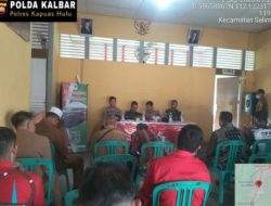 TIM KARHUTLA MABES TNI SOSIALISASIKAN PENCEGAHAN KARHUTLA DI KECAMATAN SELIMBAU