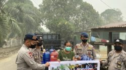 Polsek Ella Hilir Bersama BKO Brimob Salurkan Air Bersih untuk Warga Terdampak Kemarau