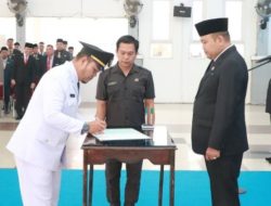 Bupati Melawi Dadi Lantik Camat Nanga Pinoh, Tekankan Integritas dan Kehadiran di Tengah Masyarakat