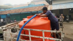 Wako Edi Pantau Langsung Distribusi Air Bersih Yang Disalurkan ke 29 Kelurahan se Kota Pontianak