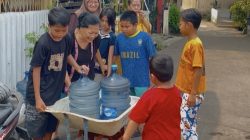 Hotel Grand Zuri Ketapang Peduli Warga Ditengah Kemarau Distribusikan Air Bersih Gratis