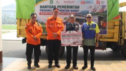 Gubernur Ria Norsan Serahkan 250 Paket Bantuan Untuk Warga Terdampak Karhutla di Kabupaten Mempawah