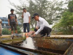 Wako Edi Terus Upayakan Layanan Air Bersih di Tengah Kemarau Panjang Lima Juta Liter Air Tawar Kembali Sampai di Parit Mayor