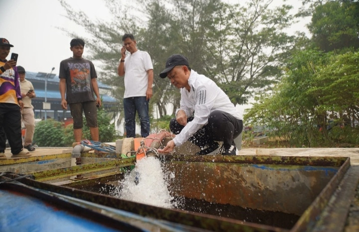 Wako Edi Terus Upayakan Layanan Air Bersih di Tengah Kemarau Panjang Lima Juta Liter Air Tawar Kembali Sampai di Parit Mayor