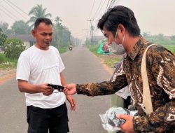 Asap Karhutla Ganggu Warga, Forum Peduli Ibu Pertiwi Bagikan Masker KN95 di Sungai Raya