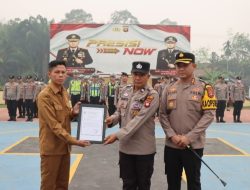 Kapolres Melawi Berikan Penghargaan kepada Personel Berprestasi atas Kontribusi untuk Masyarakat