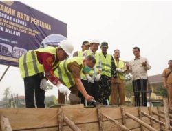 Peletakan Batu Pertama PLHUT, Bupati Melawi Tegaskan Komitmen Tingkatkan Pelayanan Haji dan Umrah