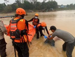 Tim SAR Gabungan Temukan Anak Tenggelam di Sungai Melawi, Korban Diserahkan Kepada Keluarga