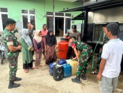 Kodam XII/Tpr Salurkan Bantuan Air Bersih Serentak di Kalbar