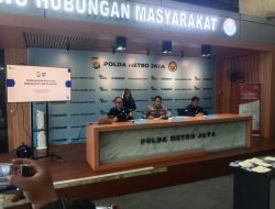 Mobil Silver Tebar SMS Palsu di Jalur MRT, Polda Metro Jaya Tangkap Lima Tersangka dan Sita Fake BTS